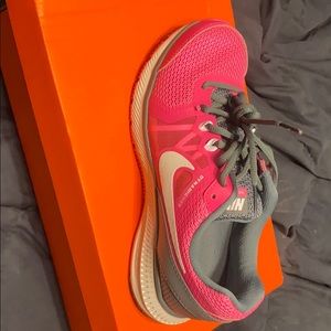 NEW Women’s Nike zoom winflo